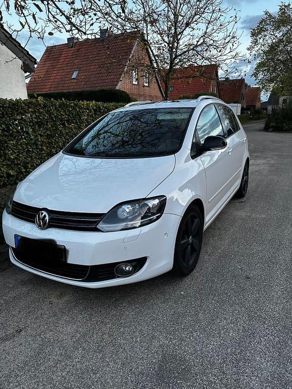 Weiß Gebraucht 2011 VW Golf Plus Cross Style Van / Kleinbus | 6.995 € (Etwas zu teuer) - Bild 1/4