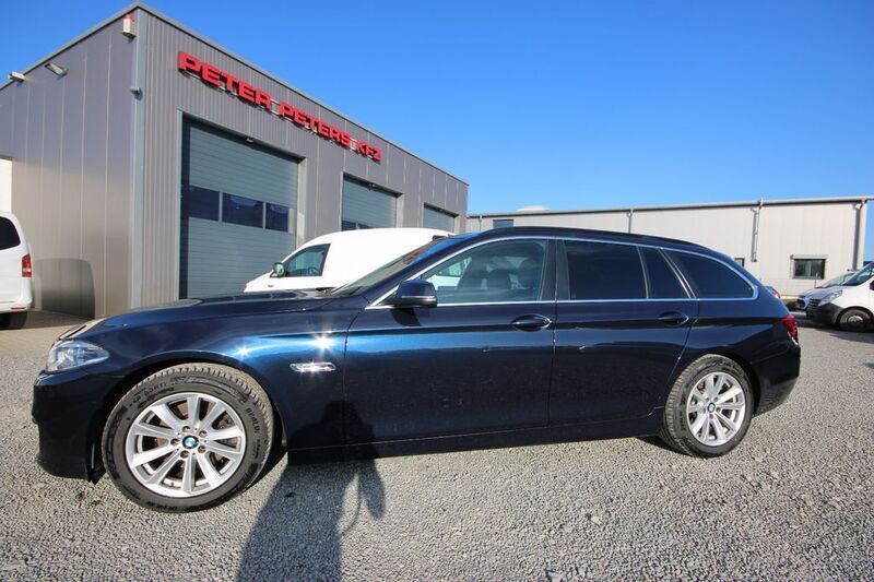 Blau Gebraucht 2016 BMW 520 Kombi | 11.990 € (Fairer Preis) - Bild 1/4