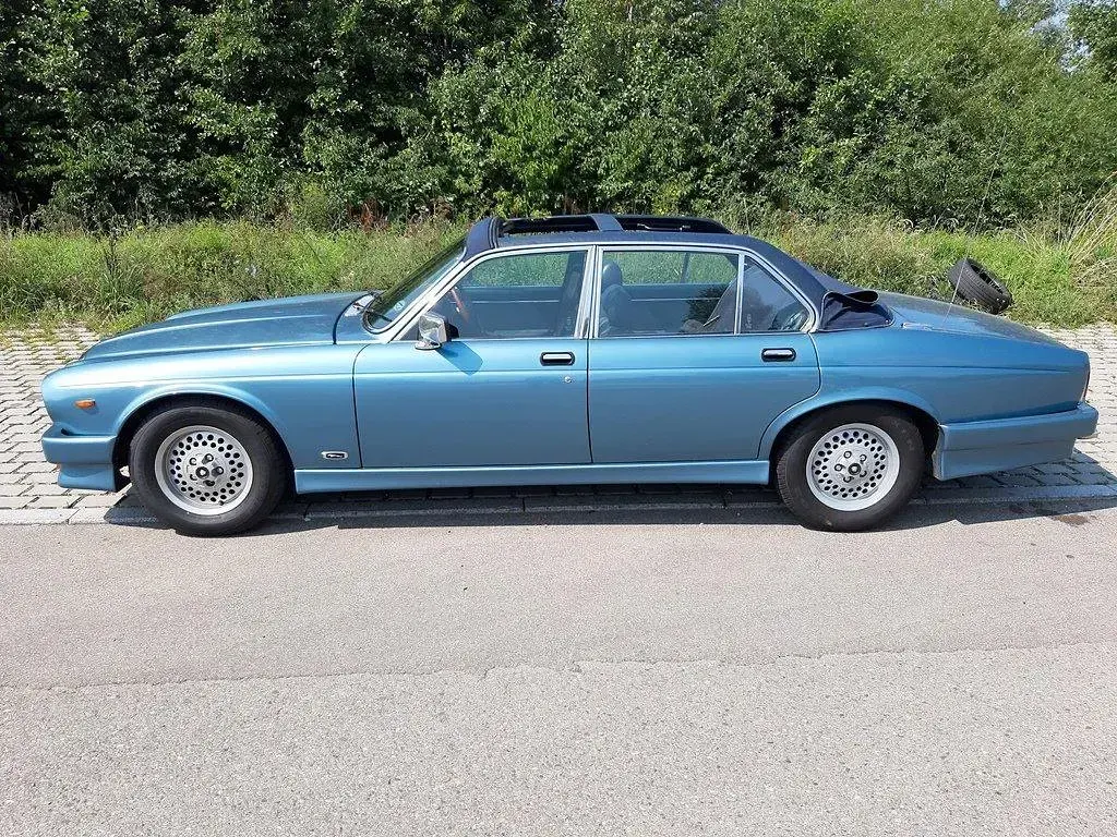 Gebraucht Jaguar XJ6 205 PS (150 kW) 1982 Blau Limousine
