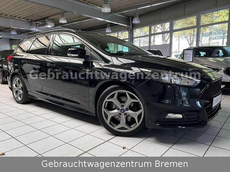 Schwarz Gebraucht 2015 Ford Focus Sport Limousine | 9.990 € (Fairer Preis) - Bild 1/4