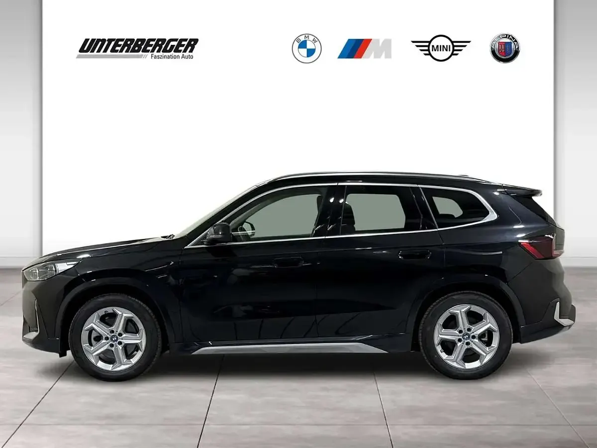 Gebraucht BMW iX1 xLine 225 kW (306 PS) 2025 Saphirschwarz SUV