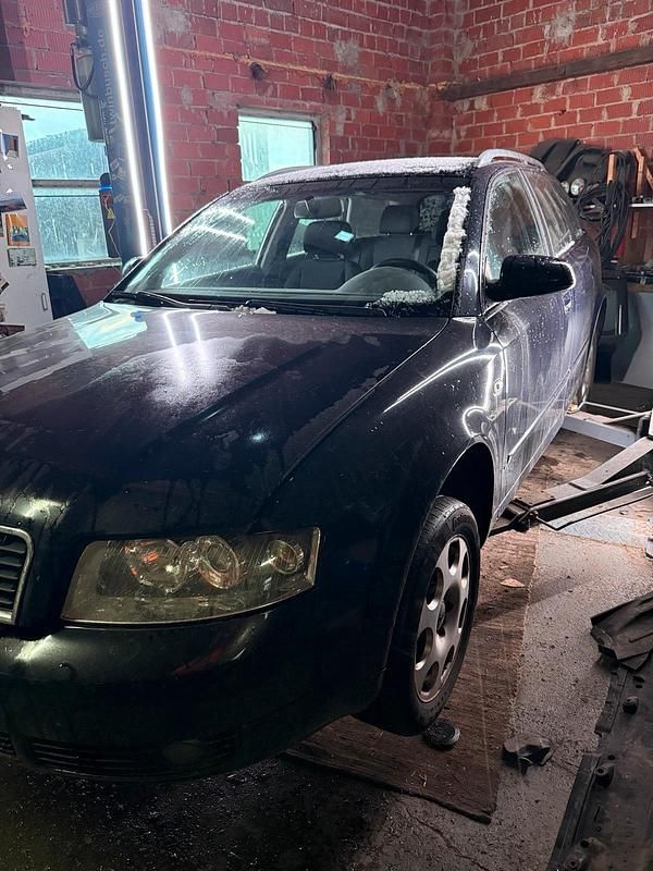 Blau Gebraucht 2004 Audi A4 Kombi | 800 € (Guter Preis) - Bild 1/4