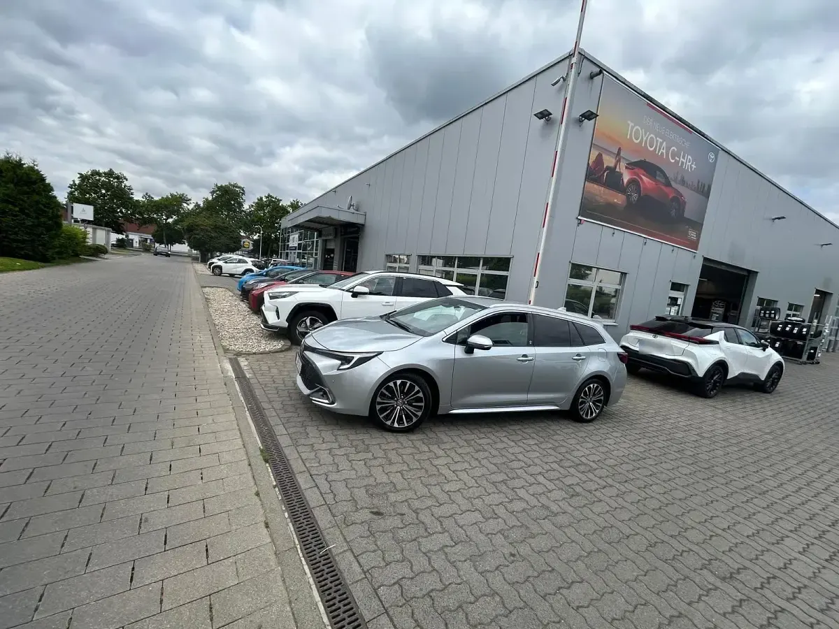 Gebraucht Toyota Corolla Team 196 PS (144 kW) 2024 Silber Kombi