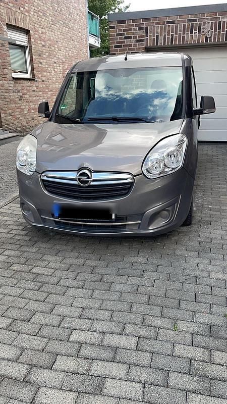 Grau Gebraucht 2012 Opel Combo Van / Kleinbus | 4.300 € (Fairer Preis) - Bild 1/4