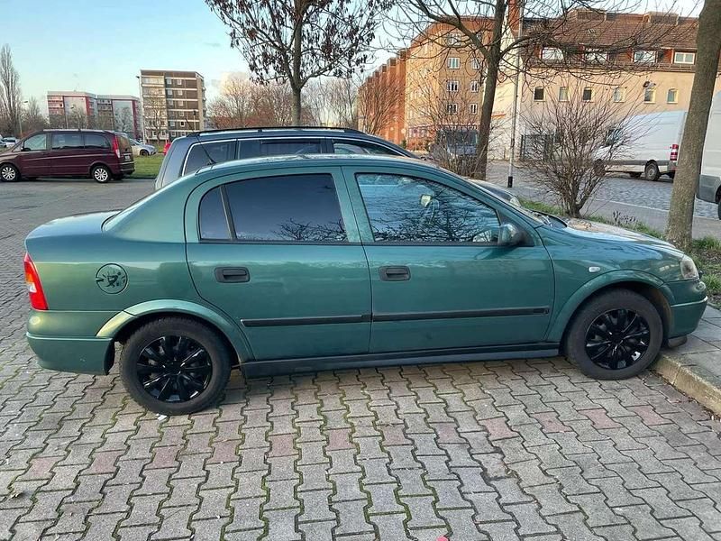 Gebraucht Opel Astra 101 PS (74 kW) 1993 Limousine