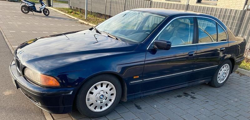 Blau Gebraucht 2000 BMW 520 Limousine | 1.000 € (Guter Preis) - Bild 1/4