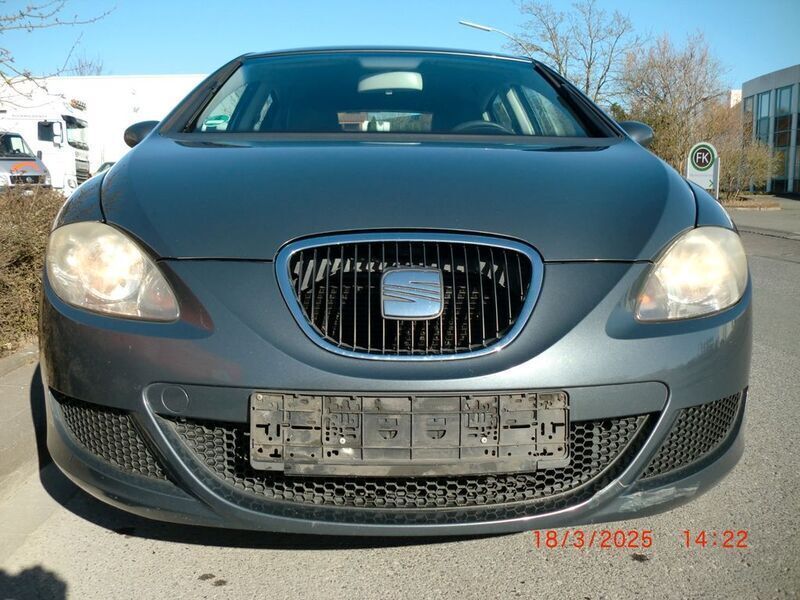 Grau Gebraucht 2007 Seat Leon Reference Limousine | 1.000 € (Fairer Preis) - Bild 1/4