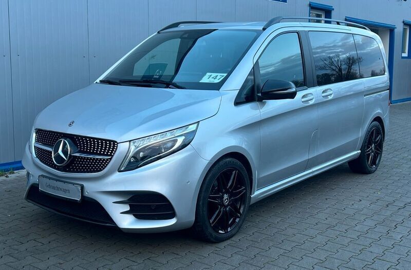 Brillantsilber metallic Gebraucht 2021 Mercedes V250 AMG line Van / Kleinbus | 43.299 € (Fairer Preis) - Bild 1/4