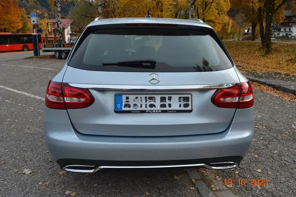 Second-hand Mercedes C220 Avantgarde 170 CP (125 kW) 2017 Argintiu Berlinǎ