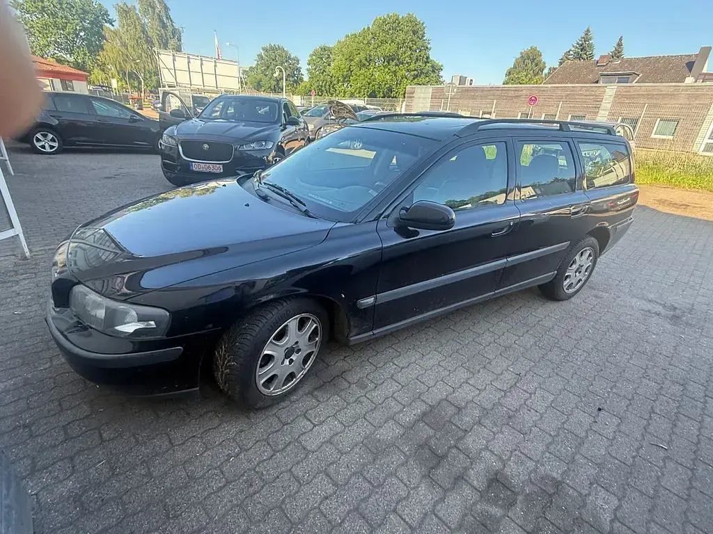 Używany Volvo V70 200 KM (147 kW) 2000 Czarny Kombi