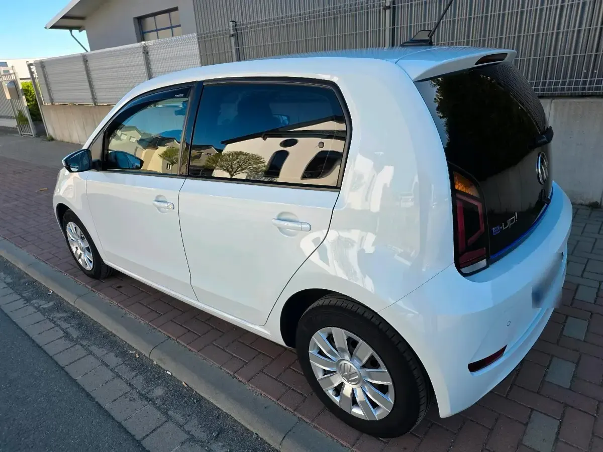 Używany VW e-up! 61 kW (83 KM) 2021 Biały Hatchback