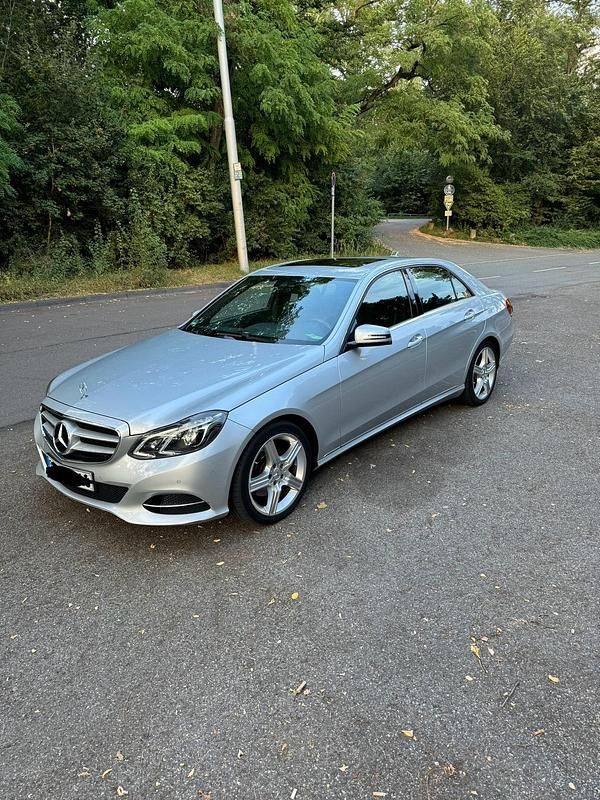 Silber Gebraucht 2014 Mercedes E250 Limousine | 12.300 € (Guter Preis) - Bild 1/4