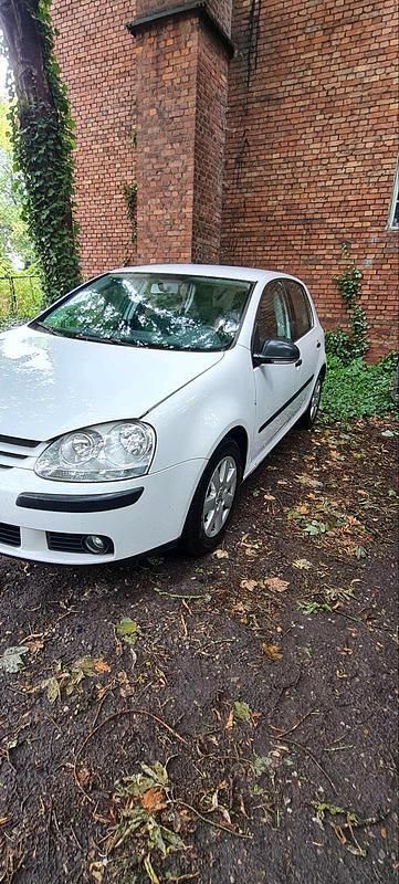 Weiß Gebraucht 2006 VW Golf V Kleinwagen | 1.350 € (Superpreis) - Bild 1/4