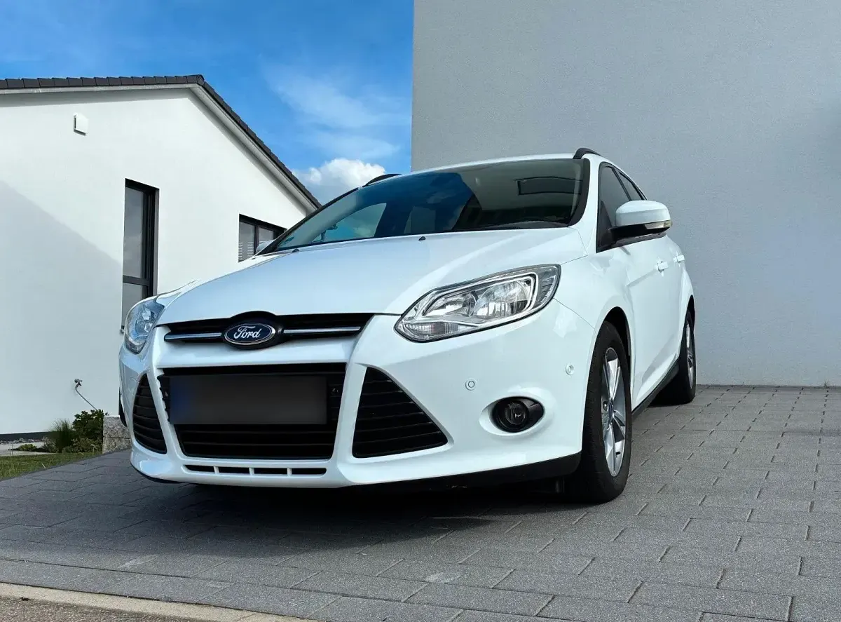 Gebraucht Ford Focus SYNC Edition 140 PS (102 kW) 2014 Weiß Limousine