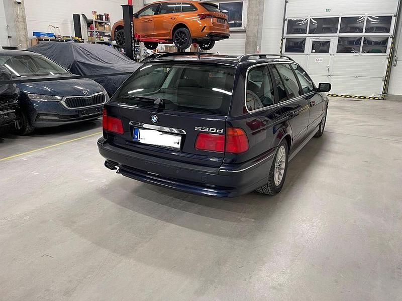 Gebraucht BMW 530 Sport Line 184 PS (135 kW) 1999 Blau Kombi