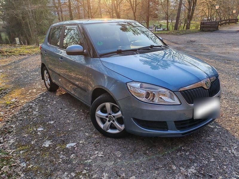 Gebraucht Skoda Fabia 105 PS (77 kW) 2011 Blau Kleinwagen