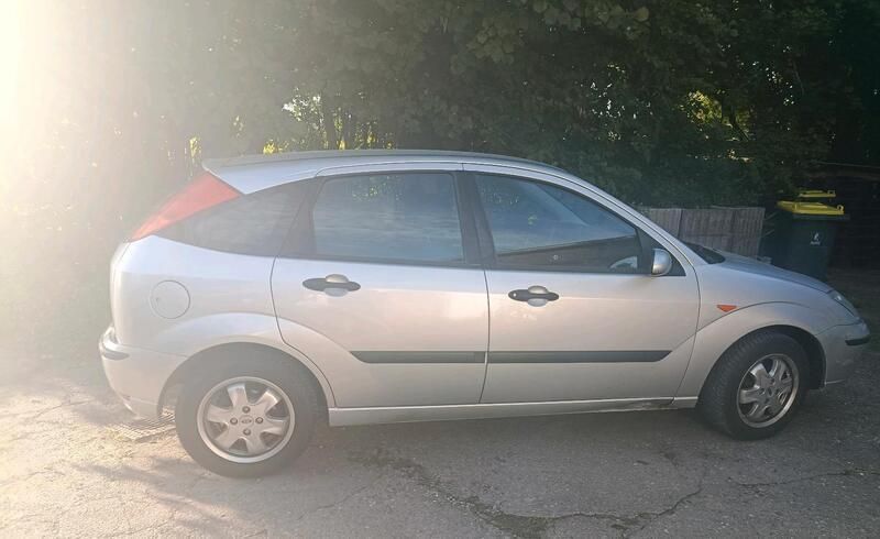 Silber Gebraucht 2003 Ford Focus Kleinwagen | 1.290 € (Guter Preis) - Bild 1/4
