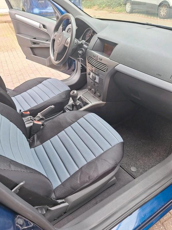 Gebraucht Opel Astra 105 PS (77 kW) 2005 Blau Limousine