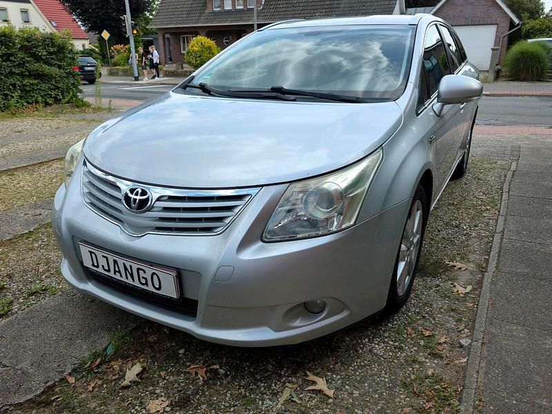 Grau Gebraucht 2009 Toyota Avensis Kombi | 3.400 € (Etwas zu teuer) - Bild 1/4