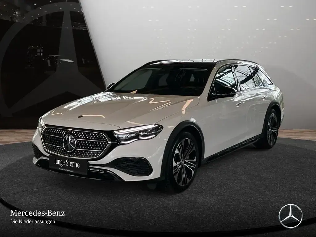 Second-hand Mercedes E300 Night 197 CP (144 kW) 2026 Alb Berlinǎ