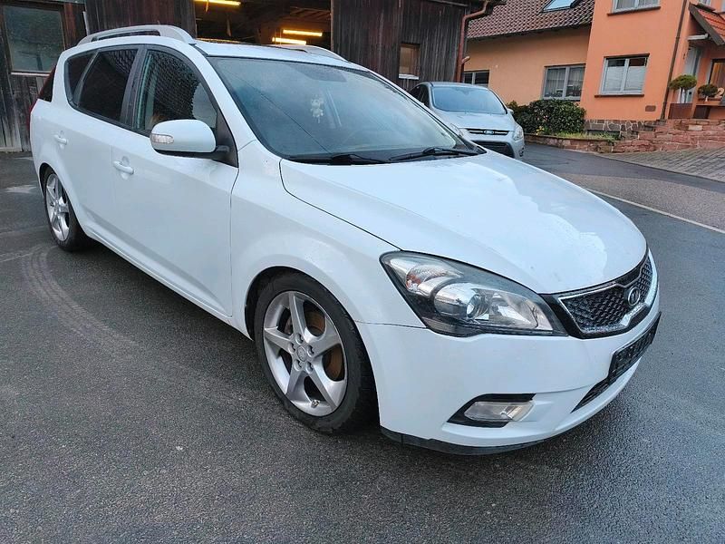 Gebraucht Kia Ceed 140 PS (102 kW) 2010 Weiß Kleinwagen