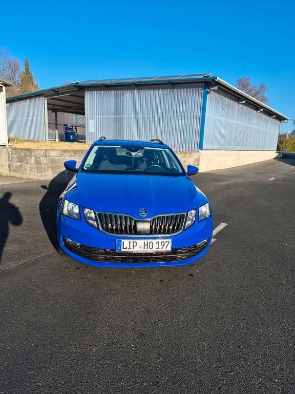 Blau Gebraucht 2018 Skoda Octavia Style Kombi | 10.500 € (Guter Preis) - Bild 1/4