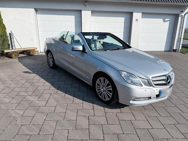 Gebraucht Mercedes E220 170 PS (125 kW) 2012 Silber Cabrio