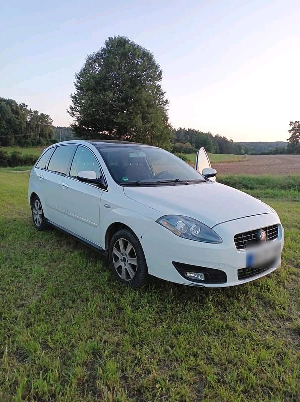 Weiß Gebraucht 2008 Fiat Croma Kombi | 3.300 € (Etwas zu teuer) - Bild 1/4