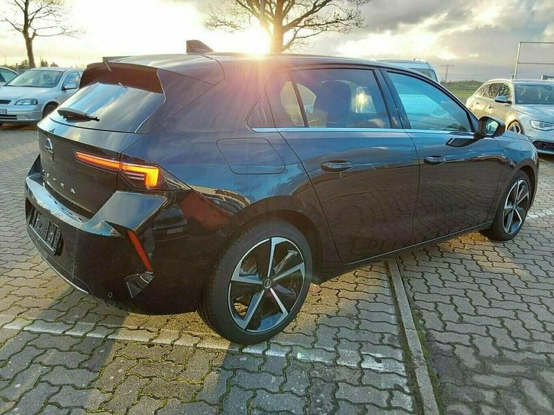 Gebraucht Opel Astra Elegance 110 PS (80 kW) 2022 Karbon schwarz (metallic) Limousine