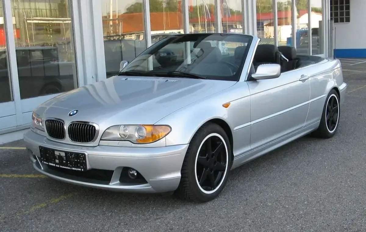 Gebraucht BMW 330 Cabriolet 231 PS (169 kW) 2003 Titansilber metallic Cabrio
