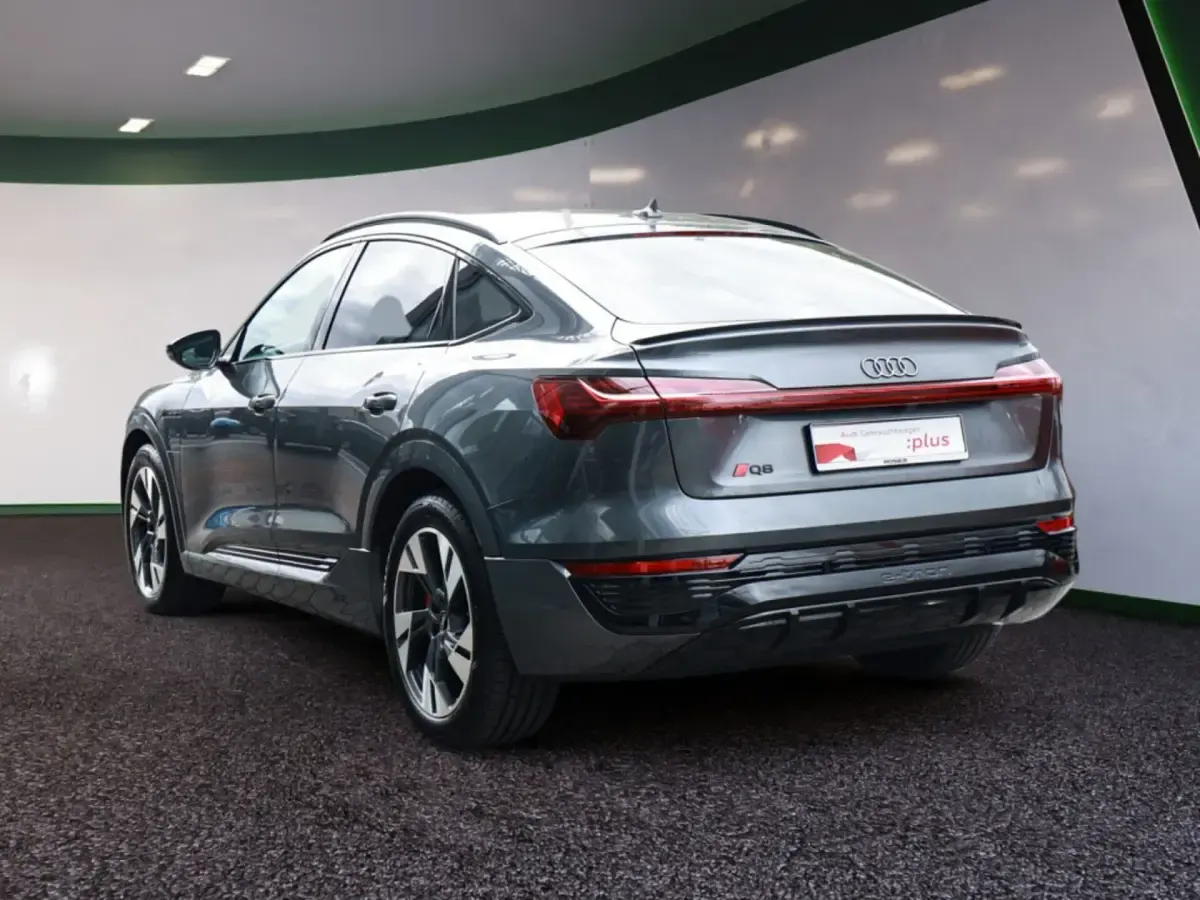 Gebraucht Audi Q8 Sportback e-tron S-Line 250 kW (340 PS) 2024 Daytonagrau perleffekt SUV
