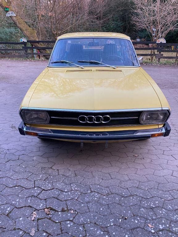 Usado Audi 100 84 HP (61 kW) 1976 Amarelo Sedan