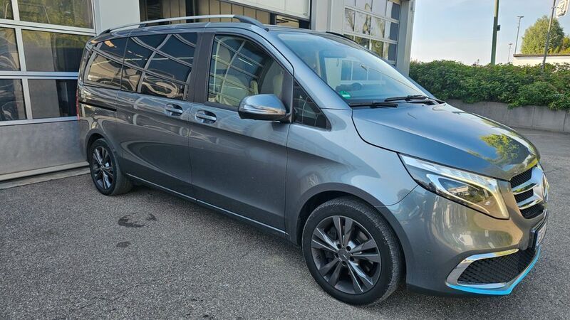 Grau Gebraucht 2019 Mercedes V250 Van / Kleinbus | 25.900 € (Guter Preis) - Bild 1/4