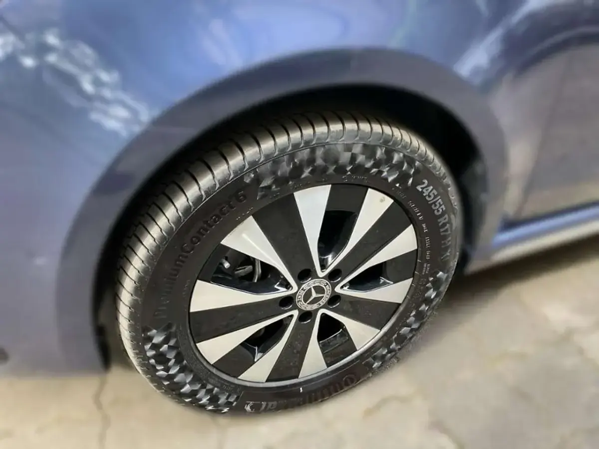 Gebraucht Mercedes EQV300 Avantgarde 150 kW (204 PS) 2024 Sodalithblau met. Van / Kleinbus