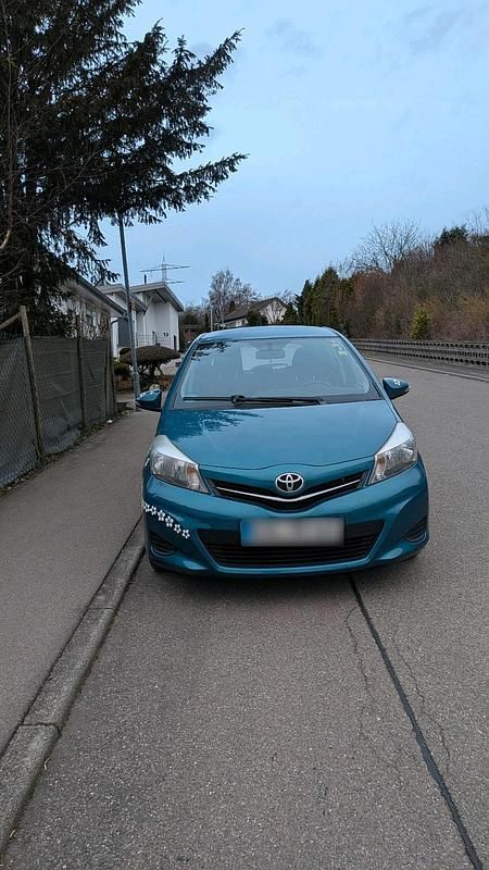 Gebraucht Toyota Yaris 99 PS (72 kW) 2014 Blau Kleinwagen
