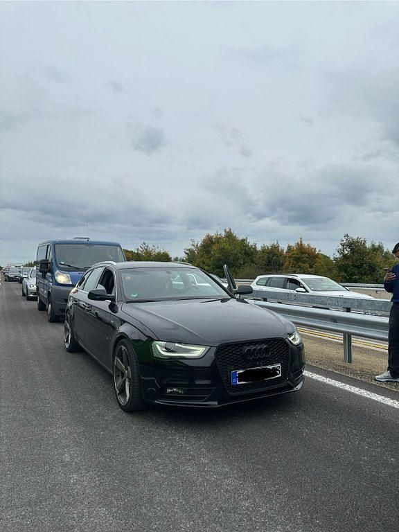 Schwarz Gebraucht 2012 Audi A4 S-Line Kombi | 9.199 € (Fairer Preis) - Bild 1/4