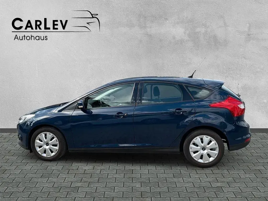 Gebraucht Ford Focus Trend 101 PS (74 kW) 2013 Blau Limousine