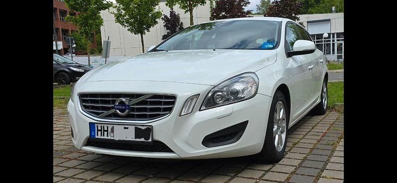 Używany Volvo V60 163 KM (119 kW) 2011 Biały Kombi