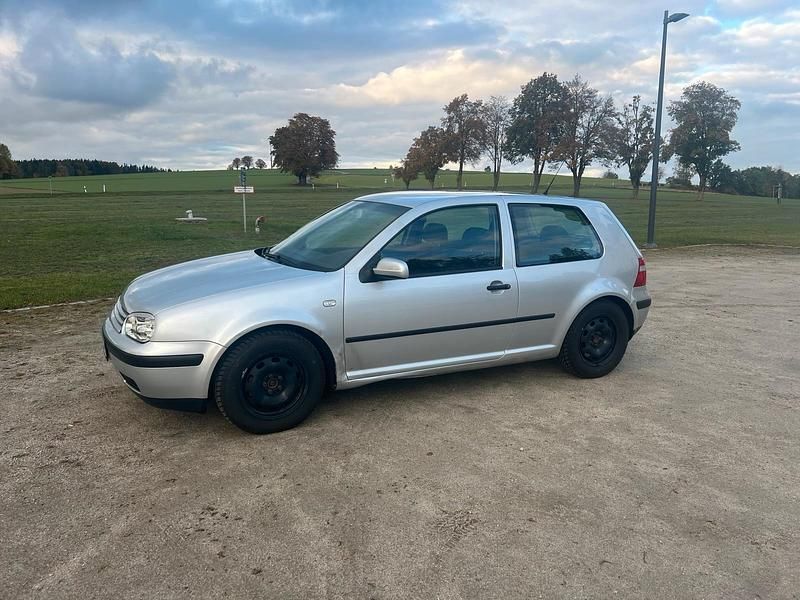 Gebraucht VW Golf IV 105 PS (77 kW) 2002 Silber Kleinwagen