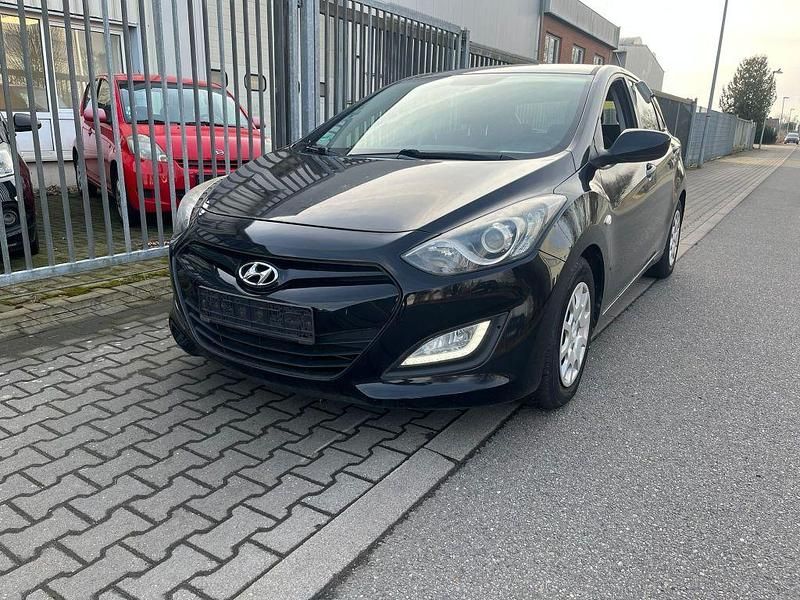 Gebraucht Hyundai i30 Classic 99 PS (72 kW) 2012 Schwarz Limousine