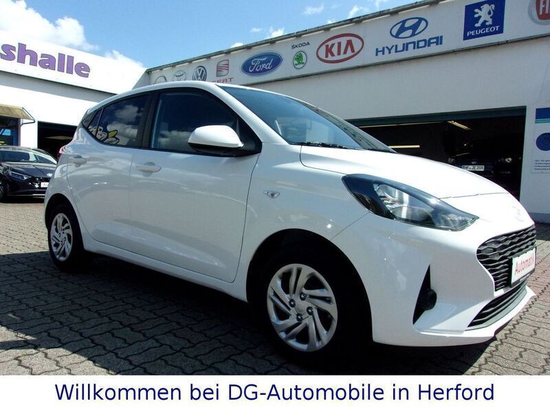 Weiß Neu 2024 Hyundai i10 Trend Kleinwagen | 17.990 € (Fairer Preis) - Bild 1/4
