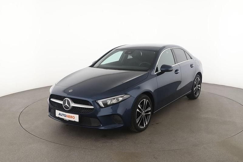 Blau Gebraucht 2020 Mercedes A180 Progressive Limousine | 22.530 € (Teuer) - Bild 1/3