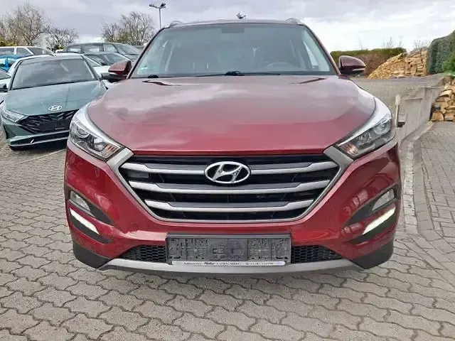 Gebraucht Hyundai Tucson Trend 132 PS (97 kW) 2016 Rot SUV