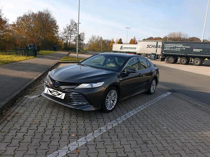 Gebraucht Toyota Camry Hybrid 218 PS (160 kW) 2019 Braun Limousine
