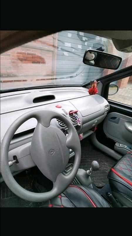 Second-hand Renault Twingo 58 CP (42 kW) 2000 Negru Hatchback