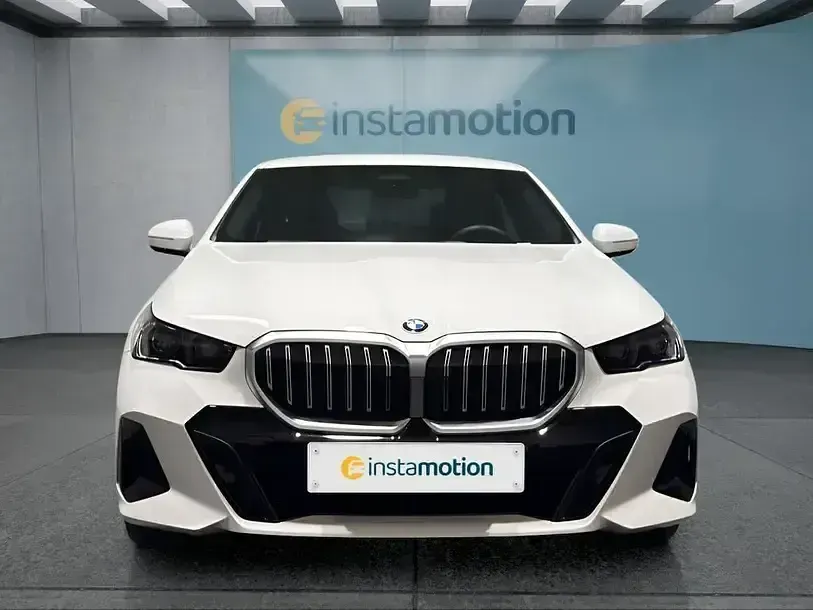 Gebraucht BMW 520 M Sport 197 PS (144 kW) 2024 Weiß Limousine