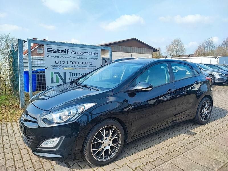 Gebraucht Hyundai i30 Trend 135 PS (99 kW) 2012 Schwarz Limousine