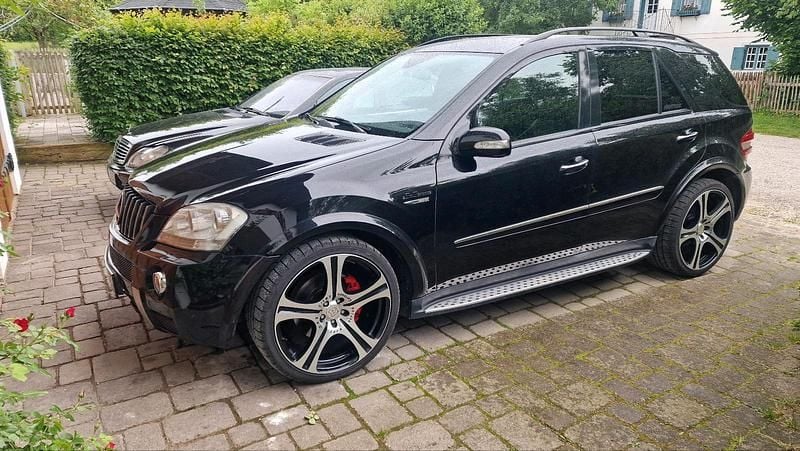 Schwarz Gebraucht 2006 Mercedes ML500 AMG SUV | 12.200 € (Fairer Preis) - Bild 1/4