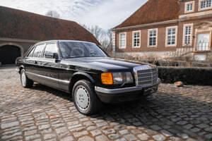 Second-hand Mercedes 500 231 CP (169 kW) 1982 Negru Berlinǎ