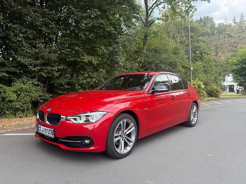 Rot Gebraucht 2016 BMW 320 Sport Line Limousine | 21.000 € (Etwas zu teuer) - Bild 1/4